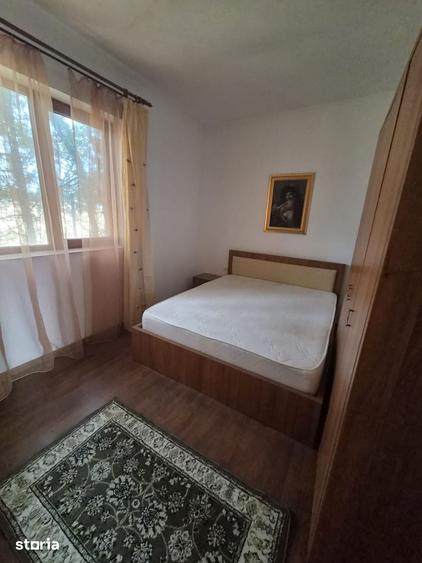 Casă cu 10 camere cu Teren 100 Mp în Corbu