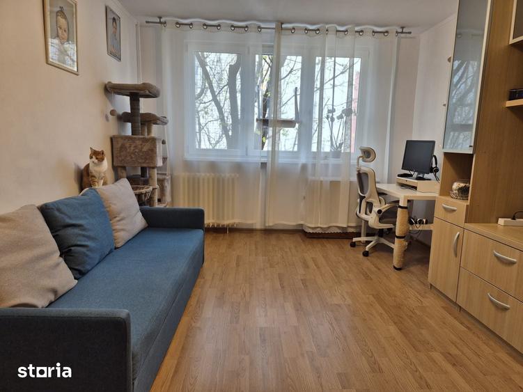 Apartament cu 4 camere decomandat, mobilat în Berceni