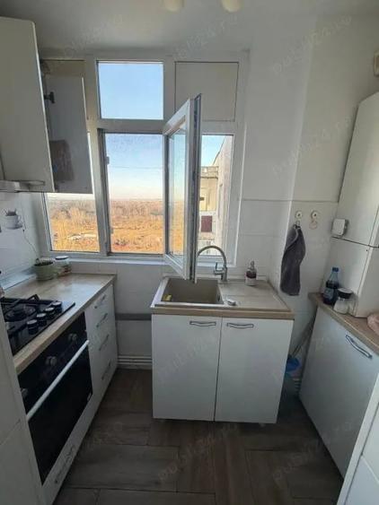 Apartament cu 2 camere semidecomandat în Craiovița Nouă