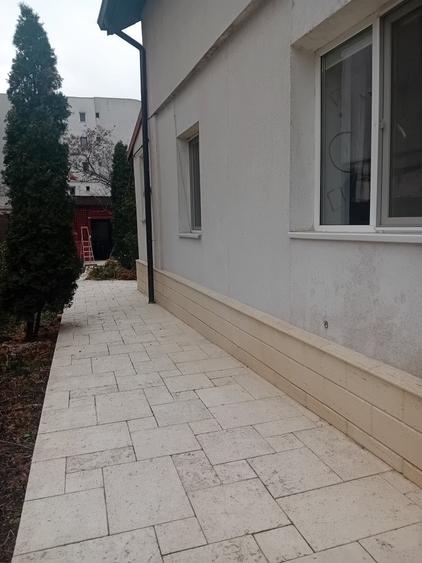 Casă individuală cu 5 camere cu Teren 500 Mp în Podul de Fier
