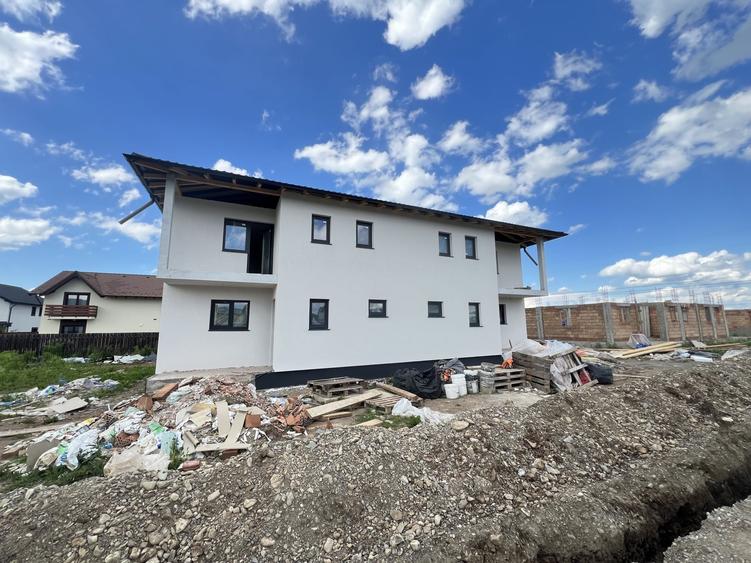Duplex cu 4 camere cu Teren 250 Mp în Tărlungeni