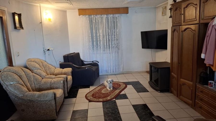 Casă cu 9 camere cu Teren 567 Mp în Central