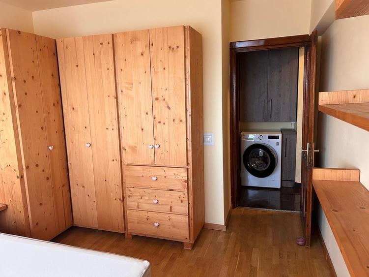 Apartament cu 3 camere decomandat în Calea București