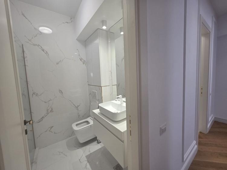 Apartament cu 4 camere decomandat în Pipera