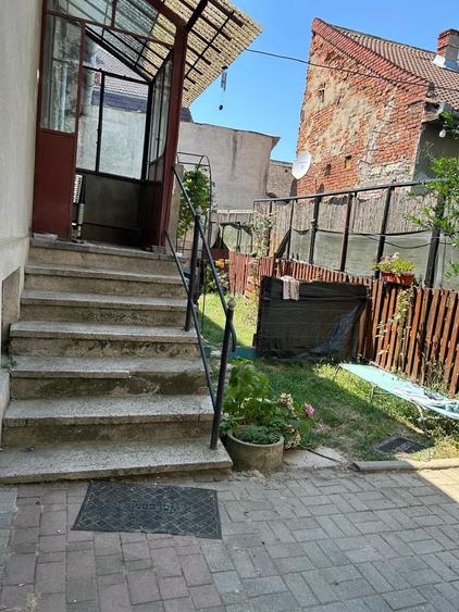 Casă cu 4 camere în Central