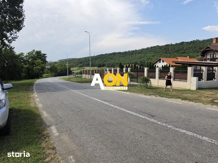 Teren de 2800 mp, în Berghin