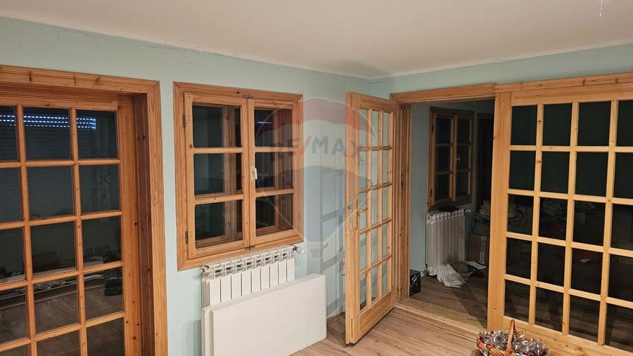Casă cu 6 camere cu Teren 2803 Mp în Central