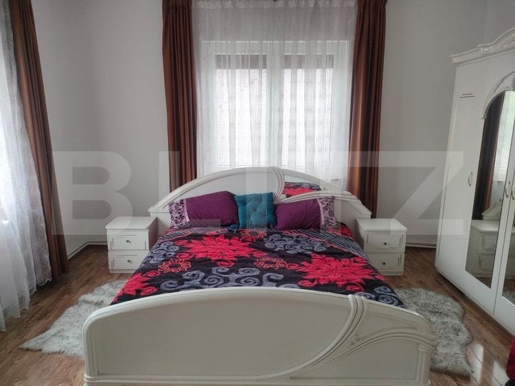 Casă individuală cu 8 camere cu Garaj în Marginea