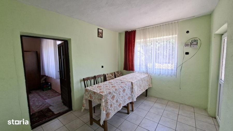 Casă cu 3 camere în Teiu