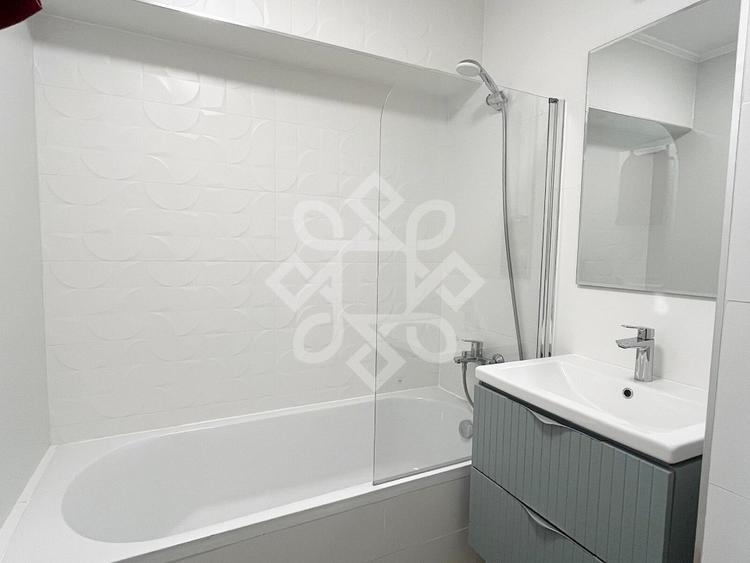Apartament cu 4 camere semidecomandat, mobilat în Ultracentral