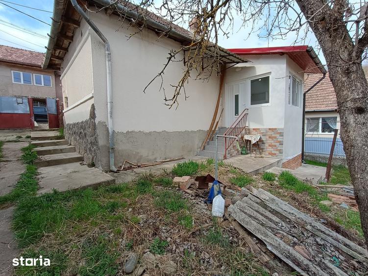 Casă cu 2 camere cu Teren 720 Mp în Central