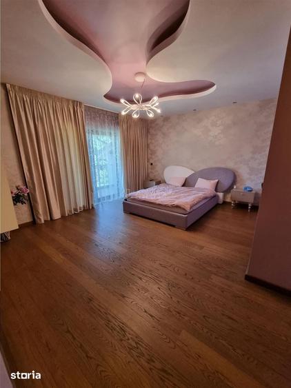 Casă cu 6 camere cu Teren 1659 Mp în Central