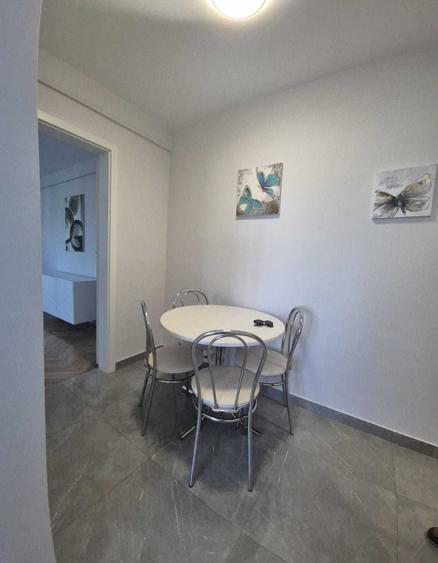 Apartament cu 3 camere semidecomandat în Central