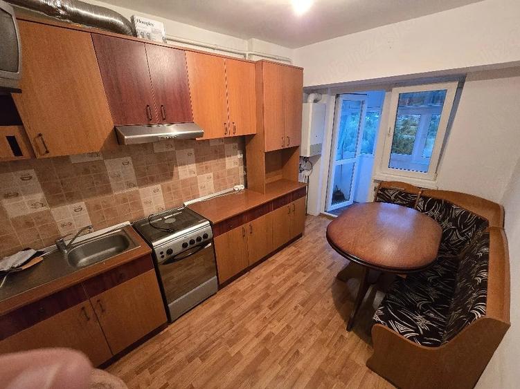 Apartament cu 3 camere decomandat în Sud