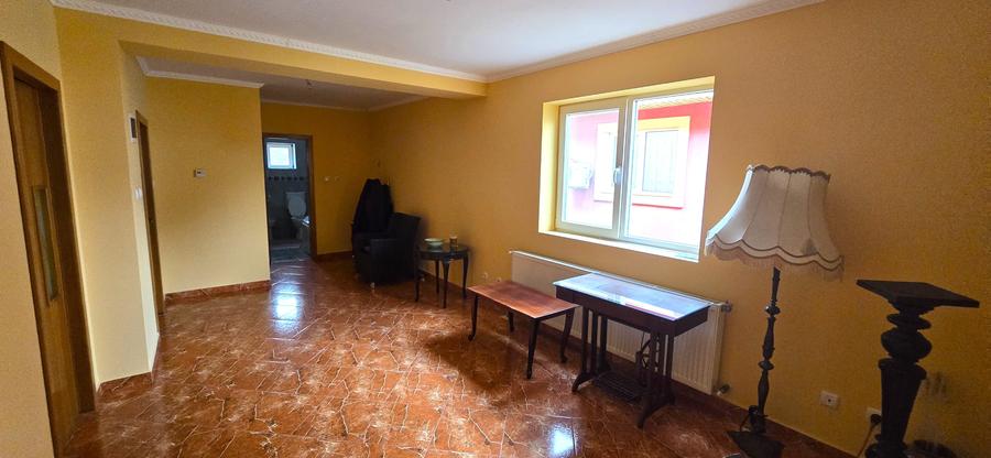 Casă individuală cu 7 camere cu Canalizare în Săftica