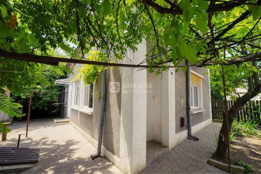 Casă cu 3 camere în Sărărie