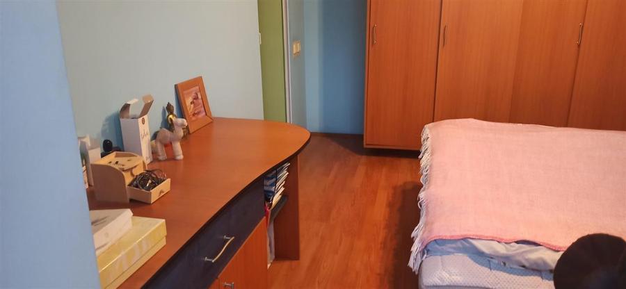 Apartament cu 3 camere decomandat, mobilat în Berceni