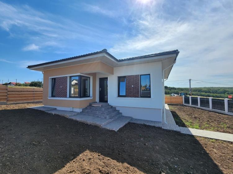Casă individuală cu 4 camere cu Canalizare în Miroslava