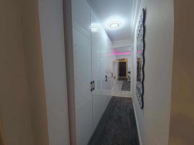 Apartament cu 4 camere semidecomandat în Tomis Nord