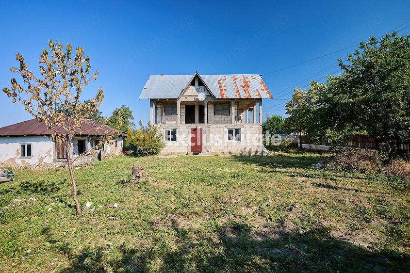 Casă cu 4 camere cu Teren 3105 Mp în Uda
