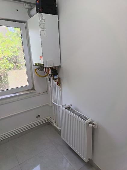 Vînd apartament 3 camere  - 1