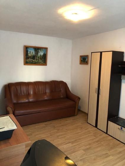 Apartament cu 2 camere decomandat în Podul de Fier
