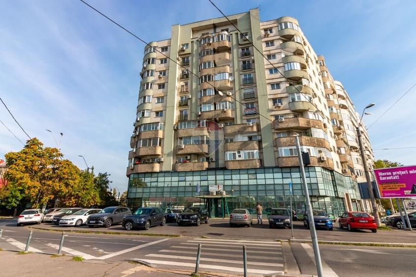 Apartament cu 3 camere semidecomandat, mobilat în Drumul Sării