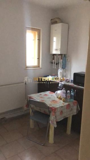 Casă individuală cu 3 camere cu Canalizare în Central