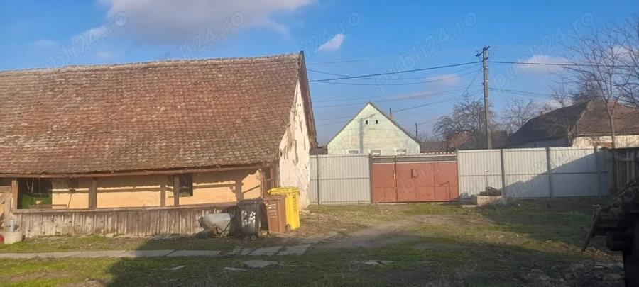 Casă cu 2 camere cu Teren 3680 Mp în Central