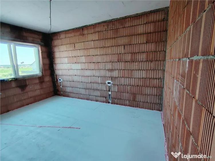 Casă cu 4 camere cu Teren 371 Mp în Moșnița Veche