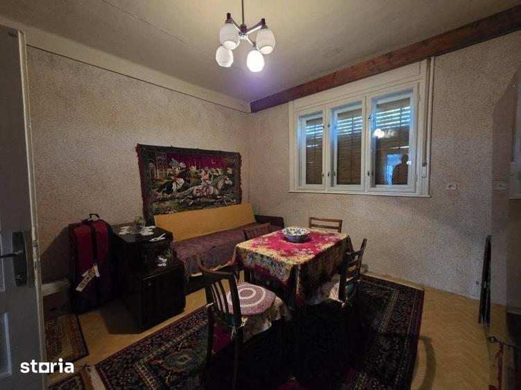 Casă cu 4 camere cu Teren 1190 Mp în Cetariu
