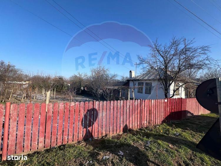 Casă cu 4 camere cu Teren 1000 Mp în Ciorăști
