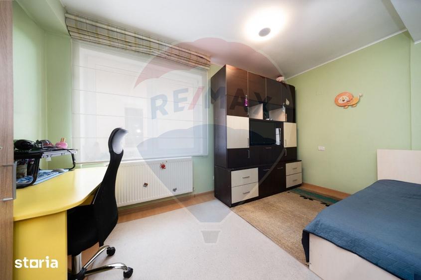 Apartament cu 3 camere în Tractorul