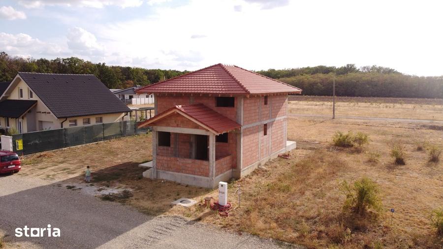 Casă cu 4 camere cu Teren 500 Mp în Central