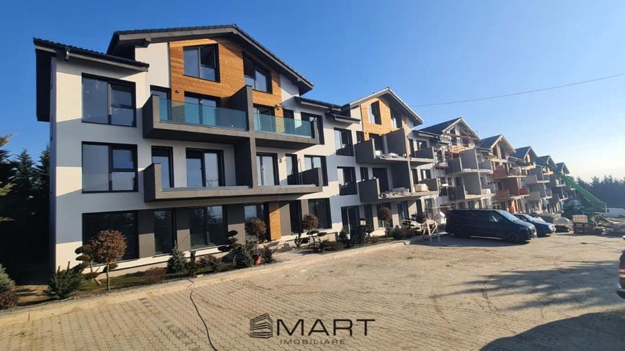 Apartament cu 4 camere semidecomandat în Cristian