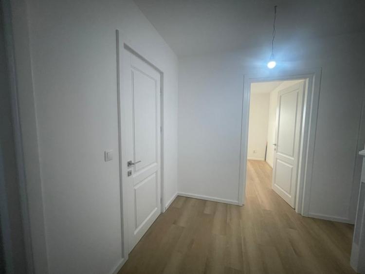 Casă individuală cu 5 camere cu Garaj în Șimnicu de Sus