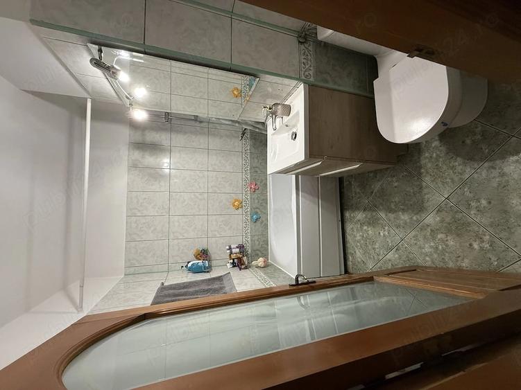 Apartament cu 3 camere decomandat în Lacul Tei