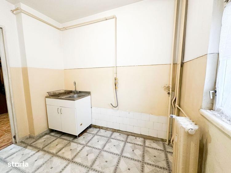 Apartament cu 4 camere decomandat în Republicii