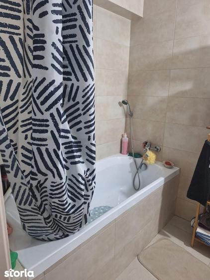 Apartament cu 3 camere în Tei
