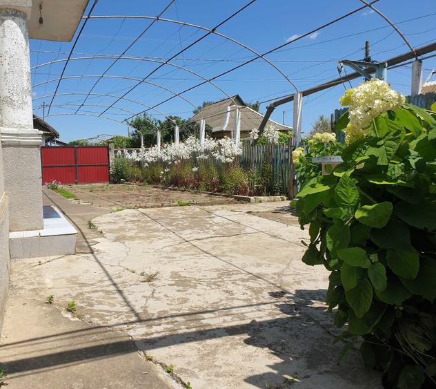 Casă cu 4 camere cu Teren 1853 Mp în Sarichioi