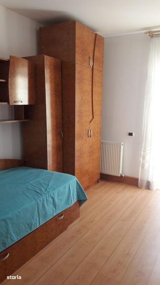Casă cu 4 camere decomandat în Central