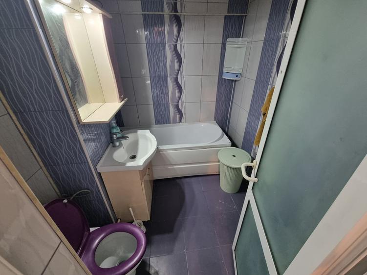 Apartament cu 3 camere decomandat, mobilat în Trocadero