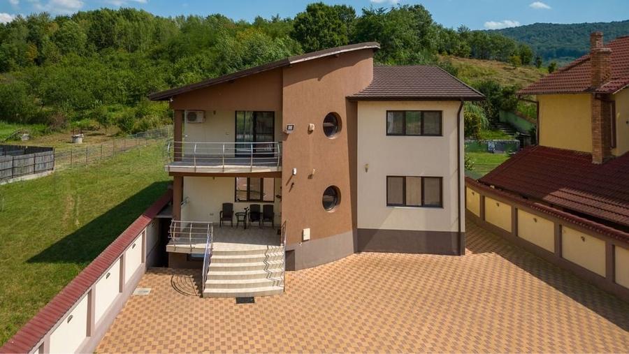 Casă cu 4 camere în Călimănești