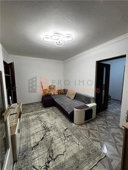 Apartament cu 2 camere semidecomandat în Micro 14