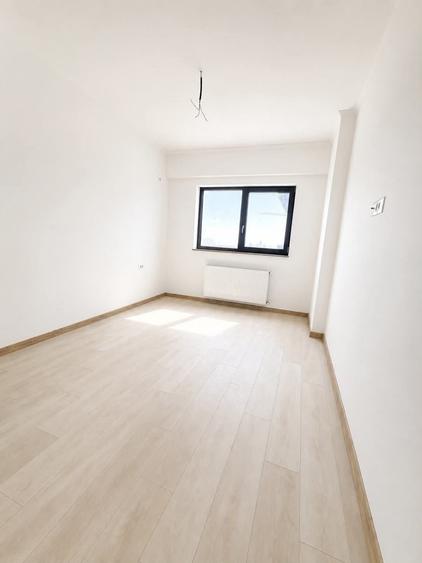 Apartament cu 3 camere decomandat în Energia