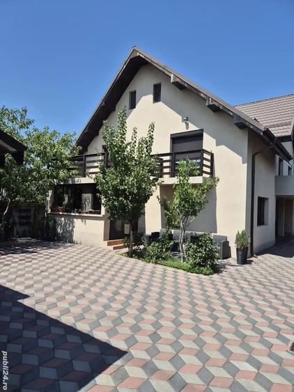 Casă cu 8 camere cu Teren 800 Mp în Central
