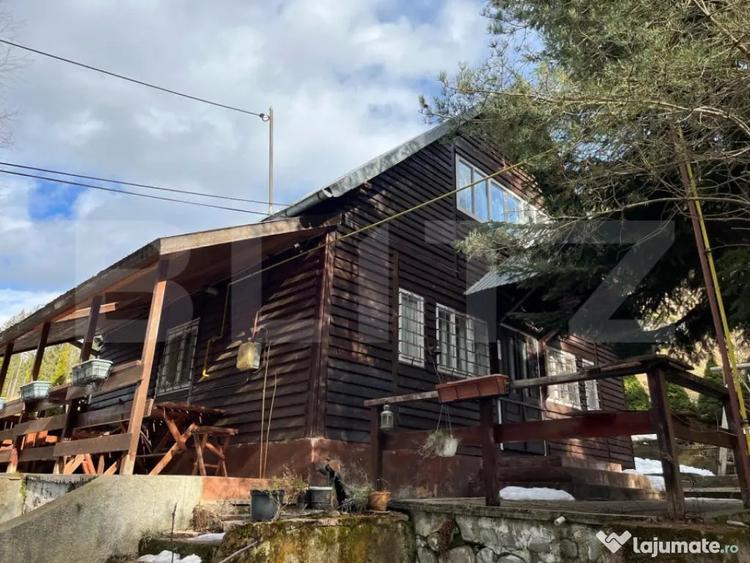 Casă cu 3 camere cu Teren 2243 Mp în Central