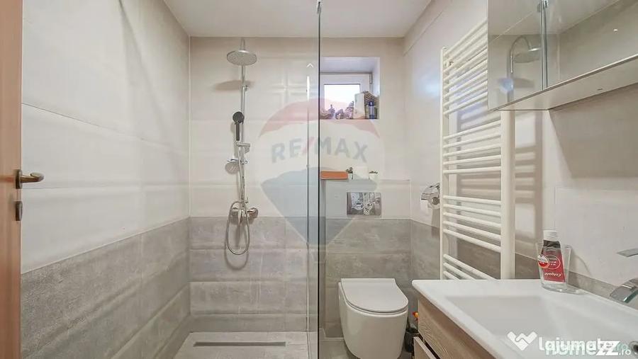Casă cu 7 camere cu Teren 450 Mp în Caragiale