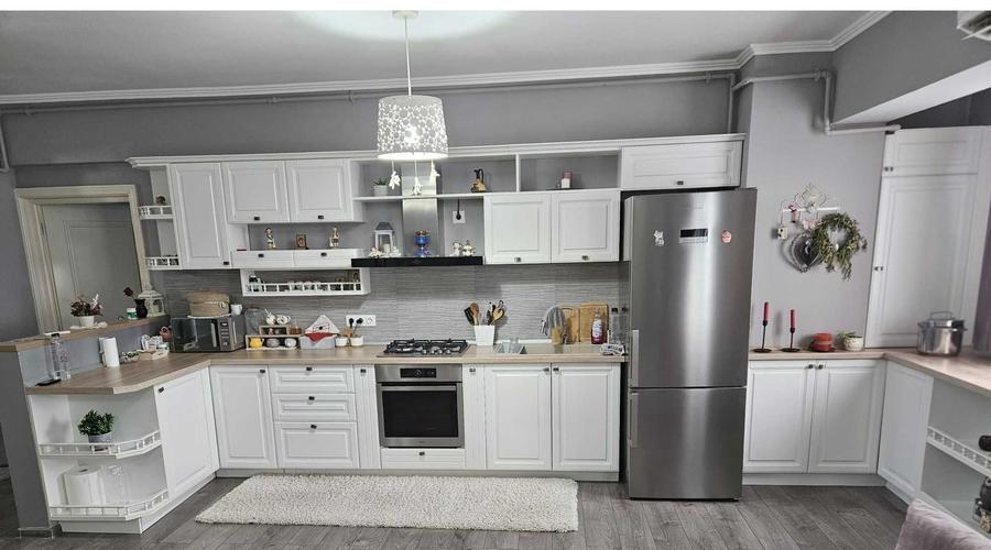 Apartament cu 3 camere în 9 Mai