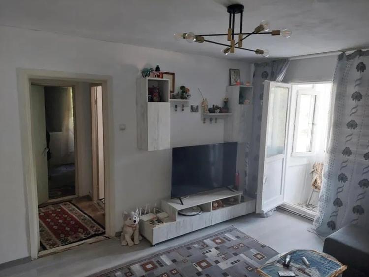 Apartament cu 2 camere semidecomandat, mobilat în Podu Roș — fotografia 1